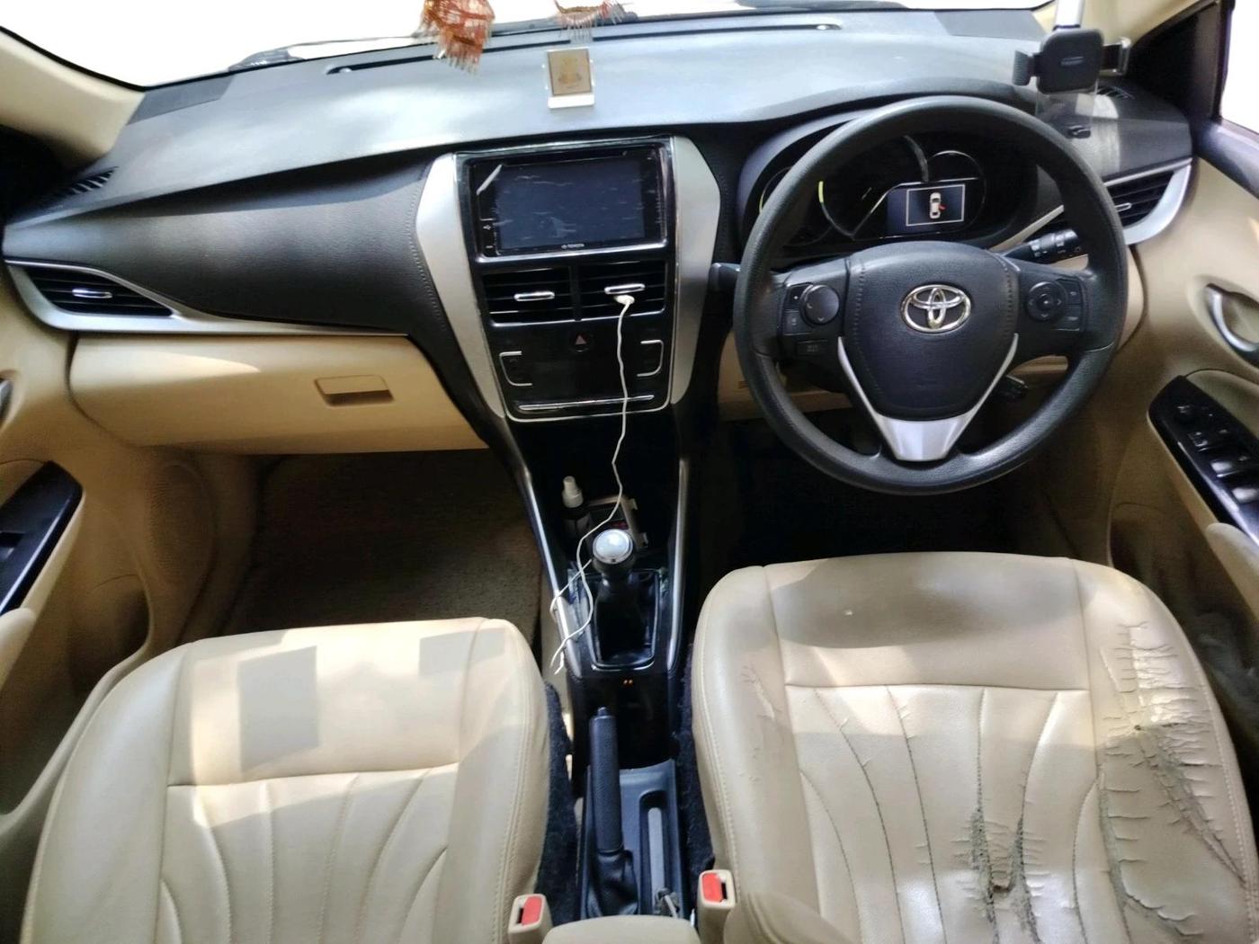 2018 Toyota YARIS V MT, Petrol, Manual, 93,049 km, interior