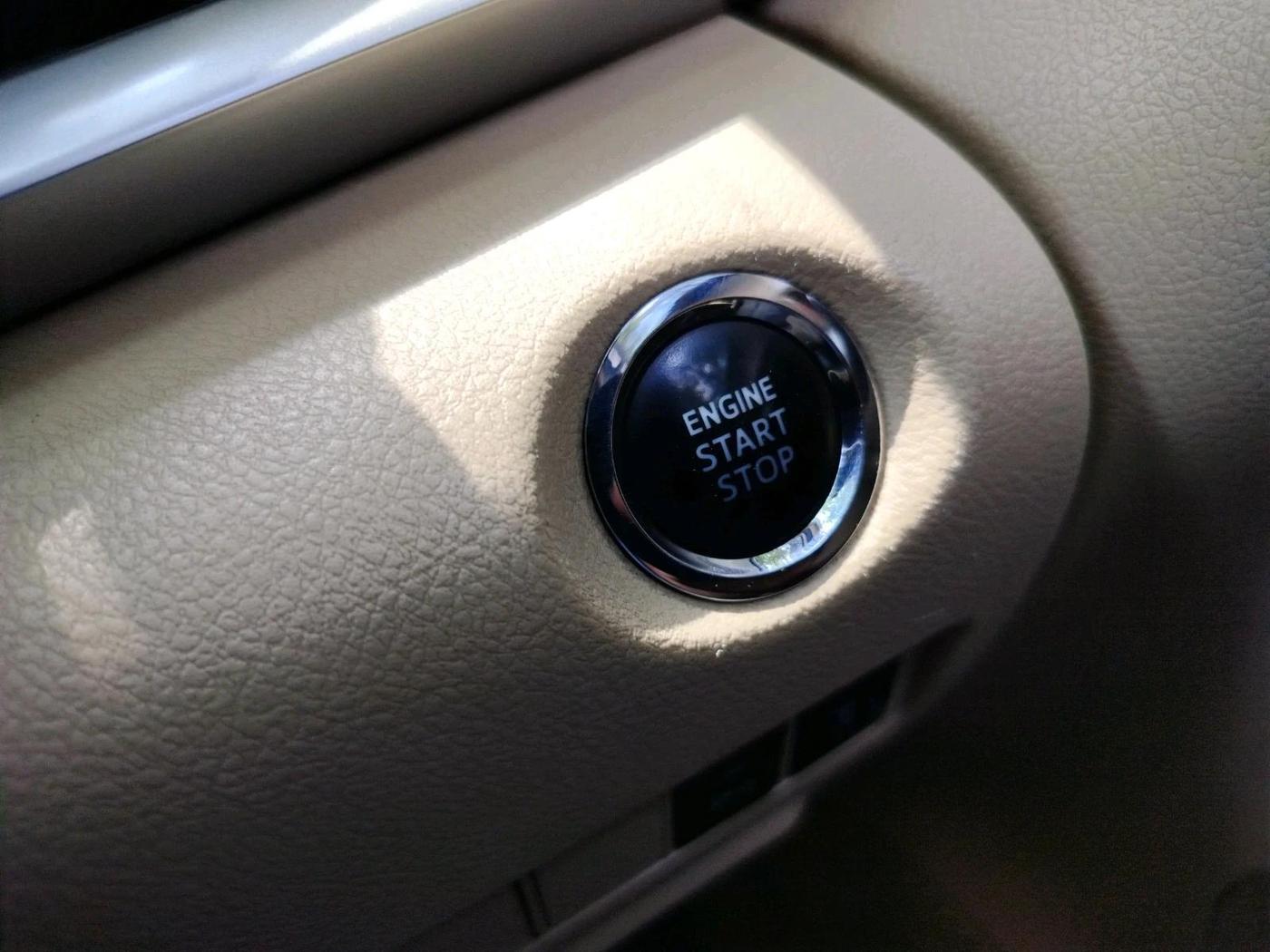 2018 Toyota YARIS V MT, Petrol, Manual, 93,049 km, interior