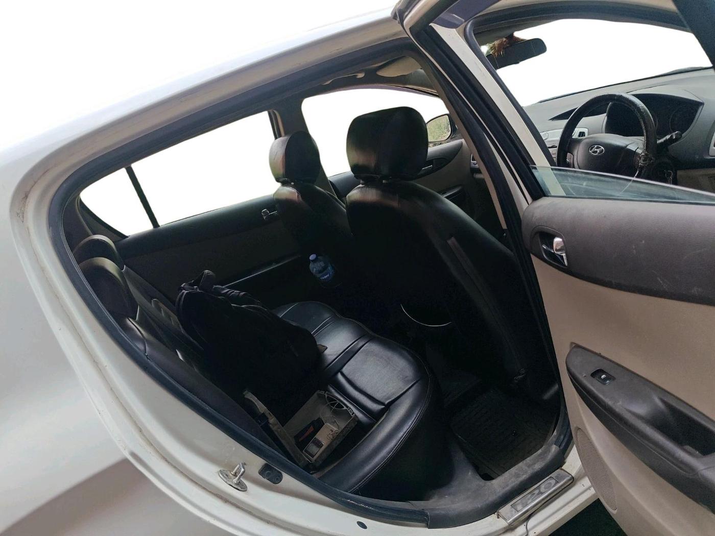 2011 Hyundai i20 MAGNA 1.2, CNG, Manual, 92,326 km, interior
