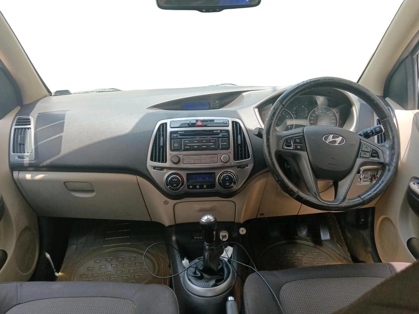 2013 Hyundai i20 SPORTZ 1.2, Petrol, Manual, 62,090 km, interior