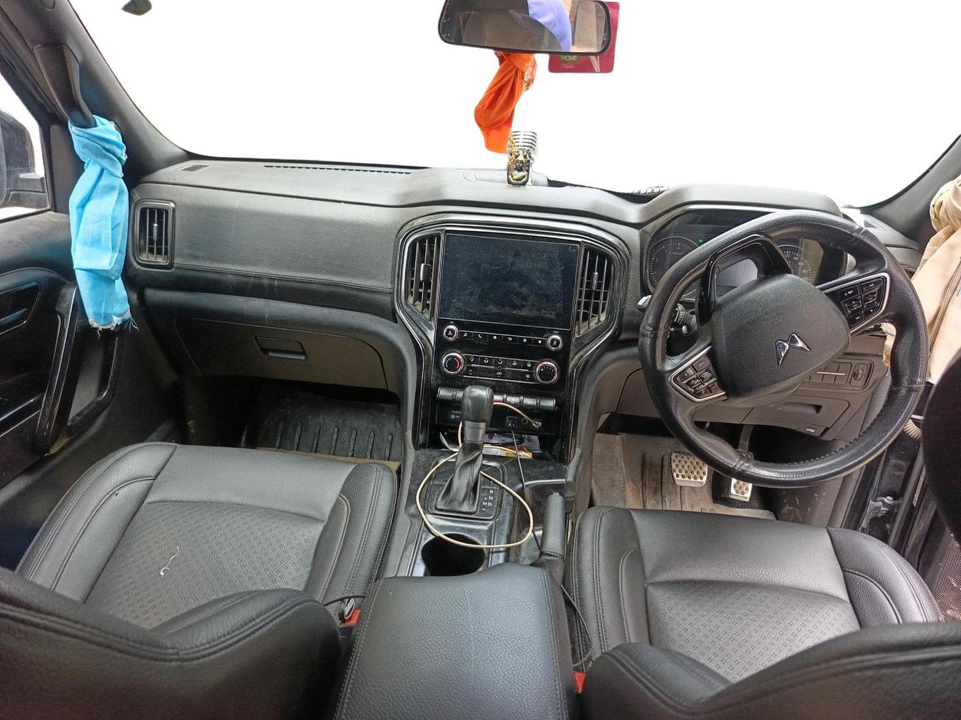 2024 Mahindra SCORPIO-N Z4 PETROL AT 7 STR, Petrol, Automatic, 26,987 km, interior