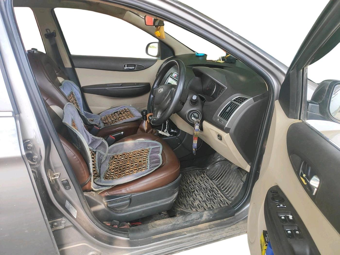 2012 Hyundai i20 MAGNA (O) 1.2, CNG, Manual, 1,53,819 km, interior