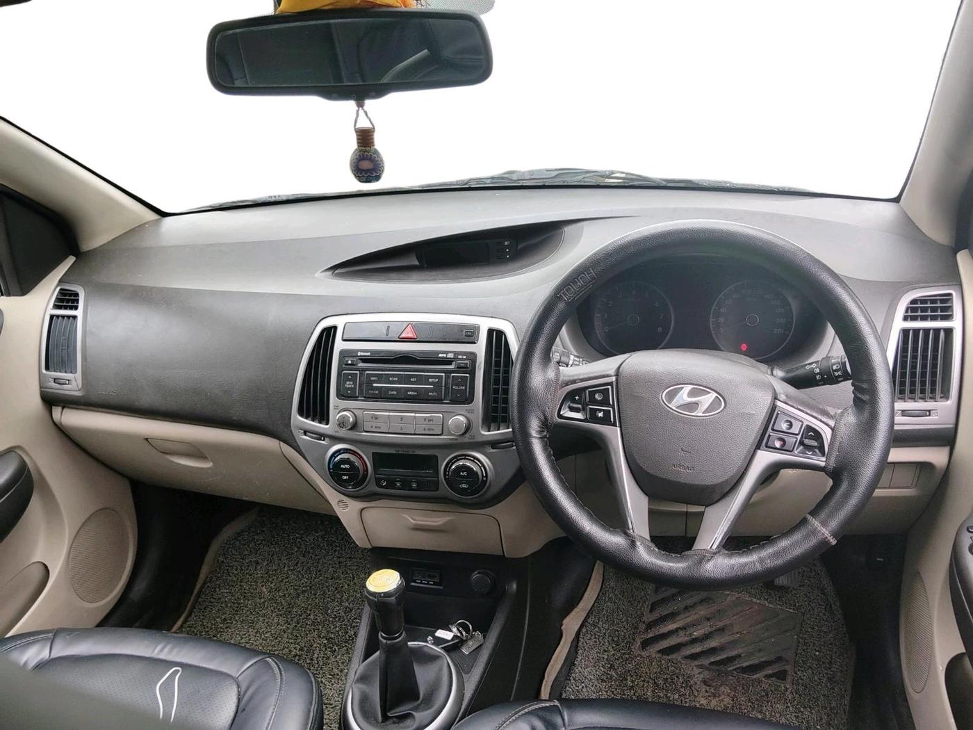 2012 Hyundai i20 ASTA 1.2, Petrol, Manual, 1,24,951 km, interior