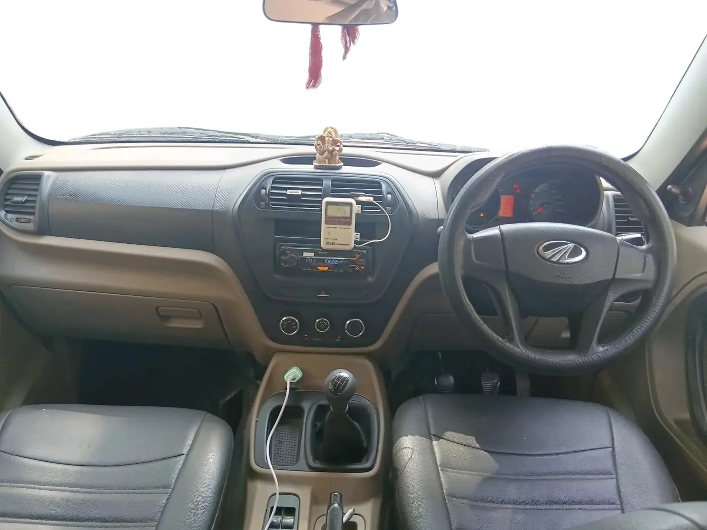 2018 Mahindra TUV300 T4 PLUS, Diesel, Manual, 99,402 km, interior