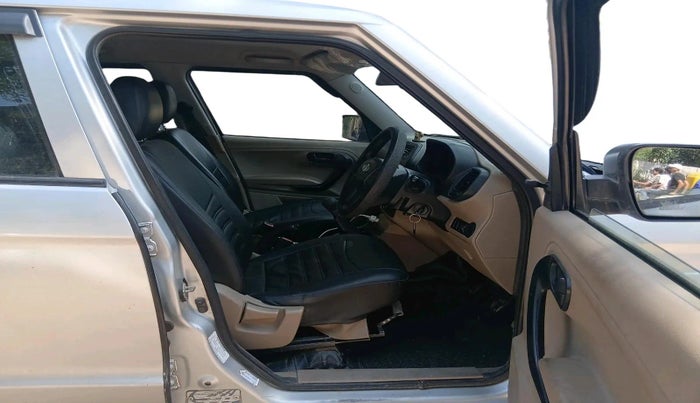 2018 Mahindra TUV300 T4 PLUS, Diesel, Manual, 99,402 km, interior