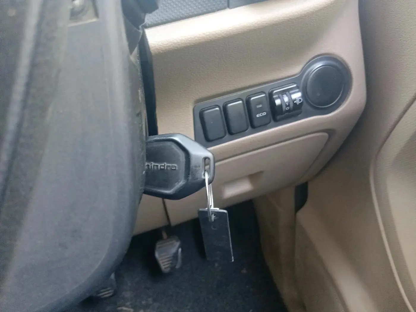 2018 Mahindra TUV300 T4 PLUS, Diesel, Manual, 99,402 km, interior