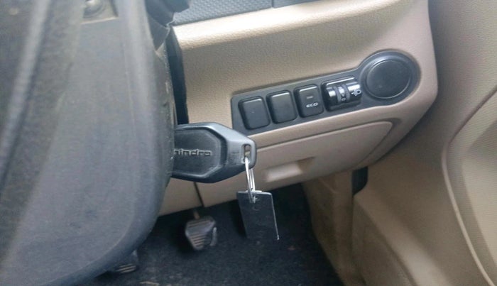2018 Mahindra TUV300 T4 PLUS, Diesel, Manual, 99,402 km, interior