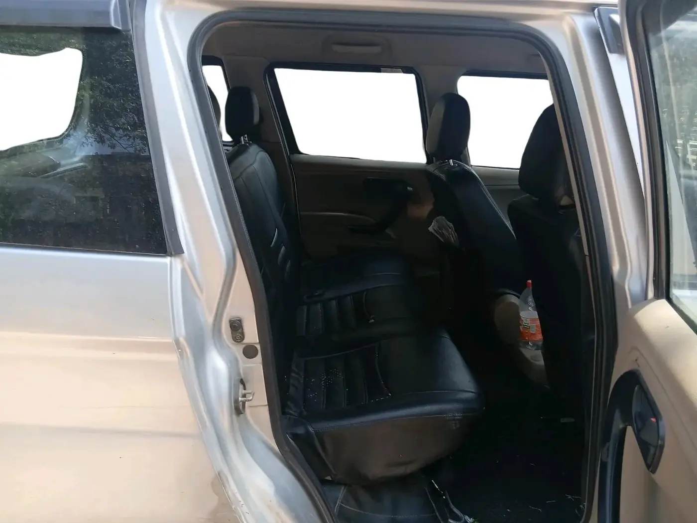 2018 Mahindra TUV300 T4 PLUS, Diesel, Manual, 99,402 km, interior
