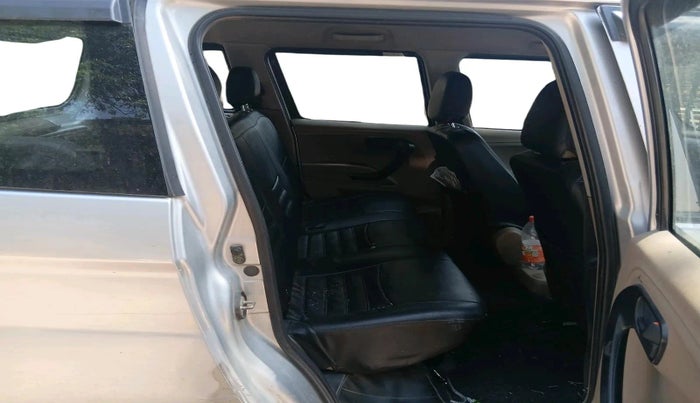 2018 Mahindra TUV300 T4 PLUS, Diesel, Manual, 99,402 km, interior