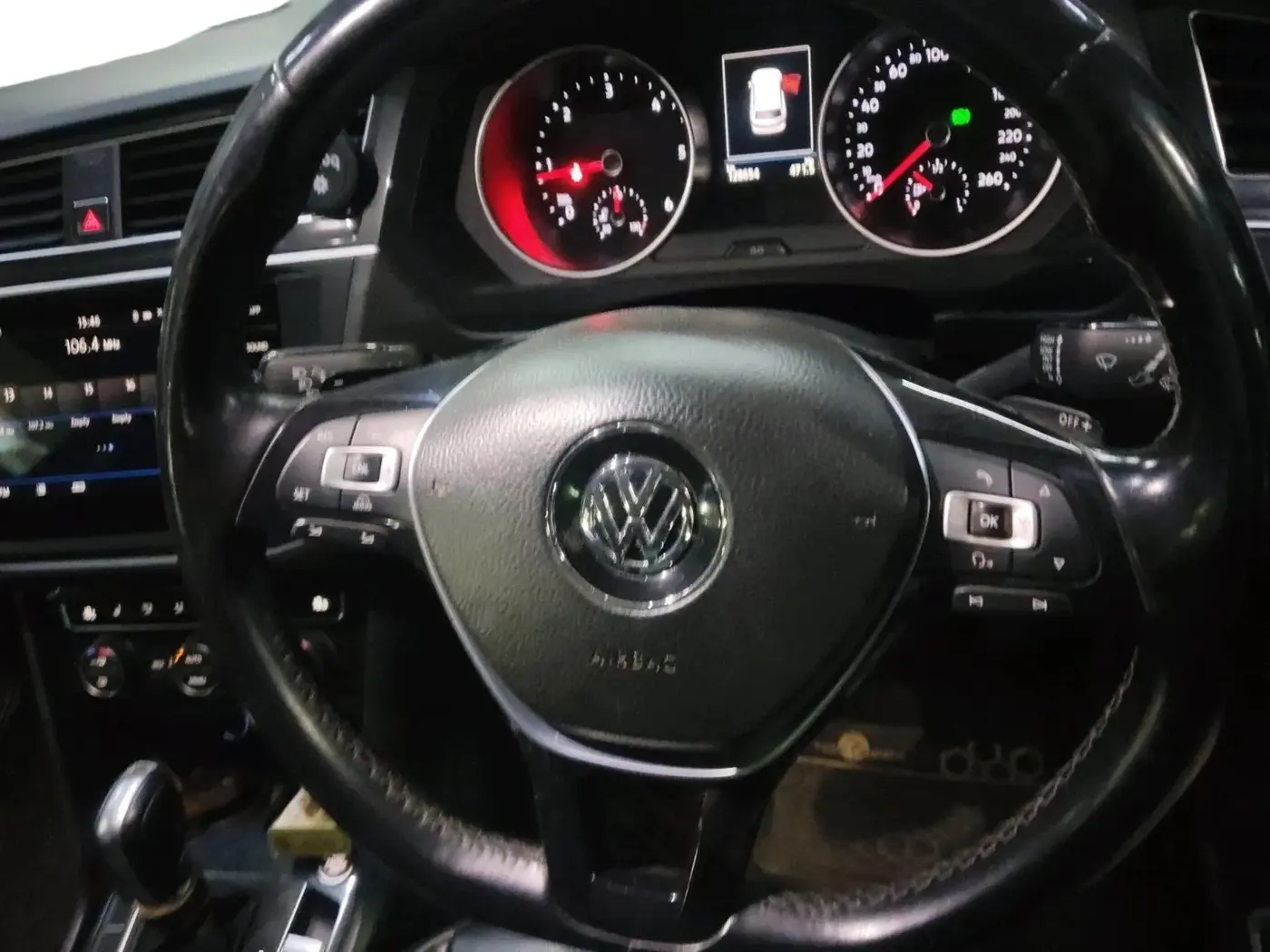 2018 Volkswagen TIGUAN HIGHLINE TDI AT, Diesel, Automatic, 1,28,654 km, interior