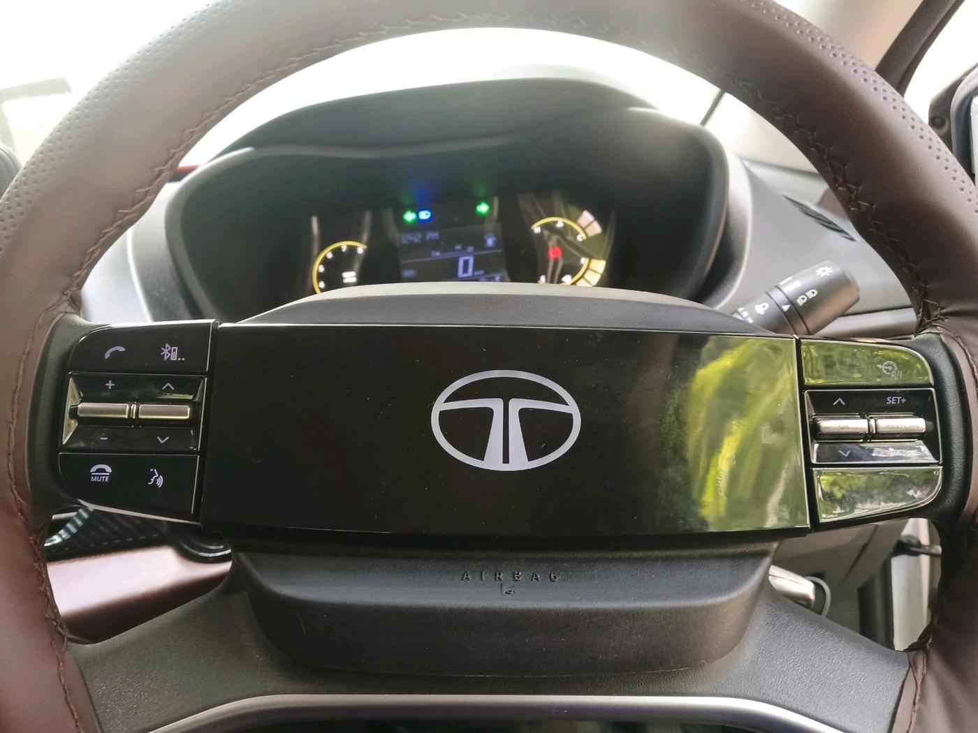 2025 Tata Curvv Pure Plus 1.2 Petrol 6MT, Petrol, Manual, 25,734 km, interior