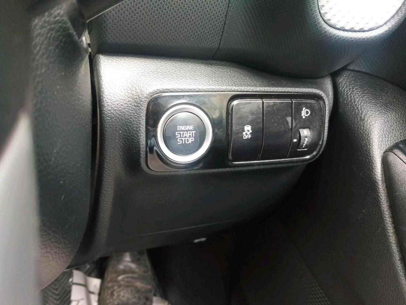 2022 KIA SONET HTK PLUS 1.0 IMT, Petrol, Manual, 43,000 km, interior