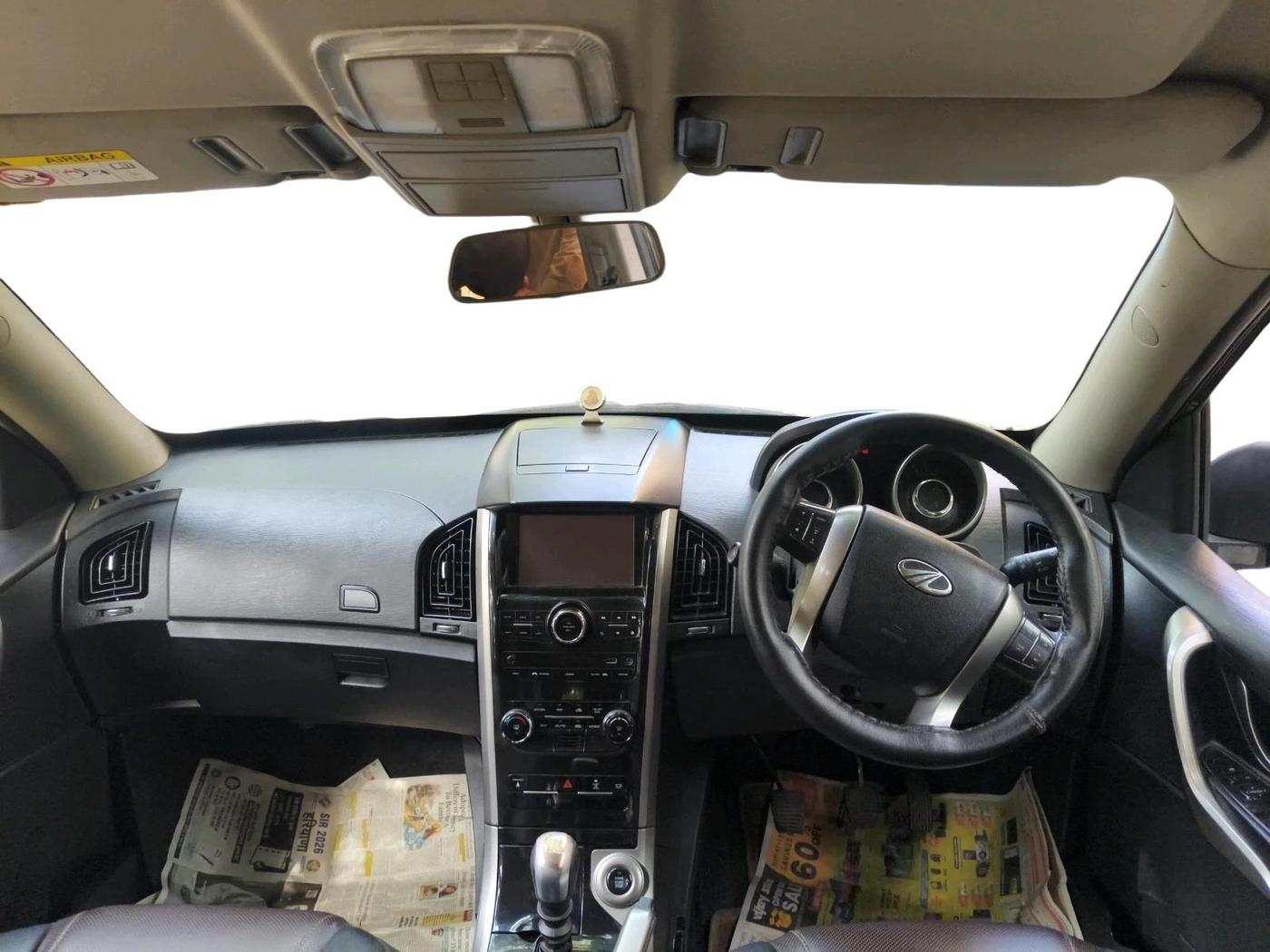 2018 Mahindra XUV500 W7, Diesel, Manual, 1,33,378 km, interior