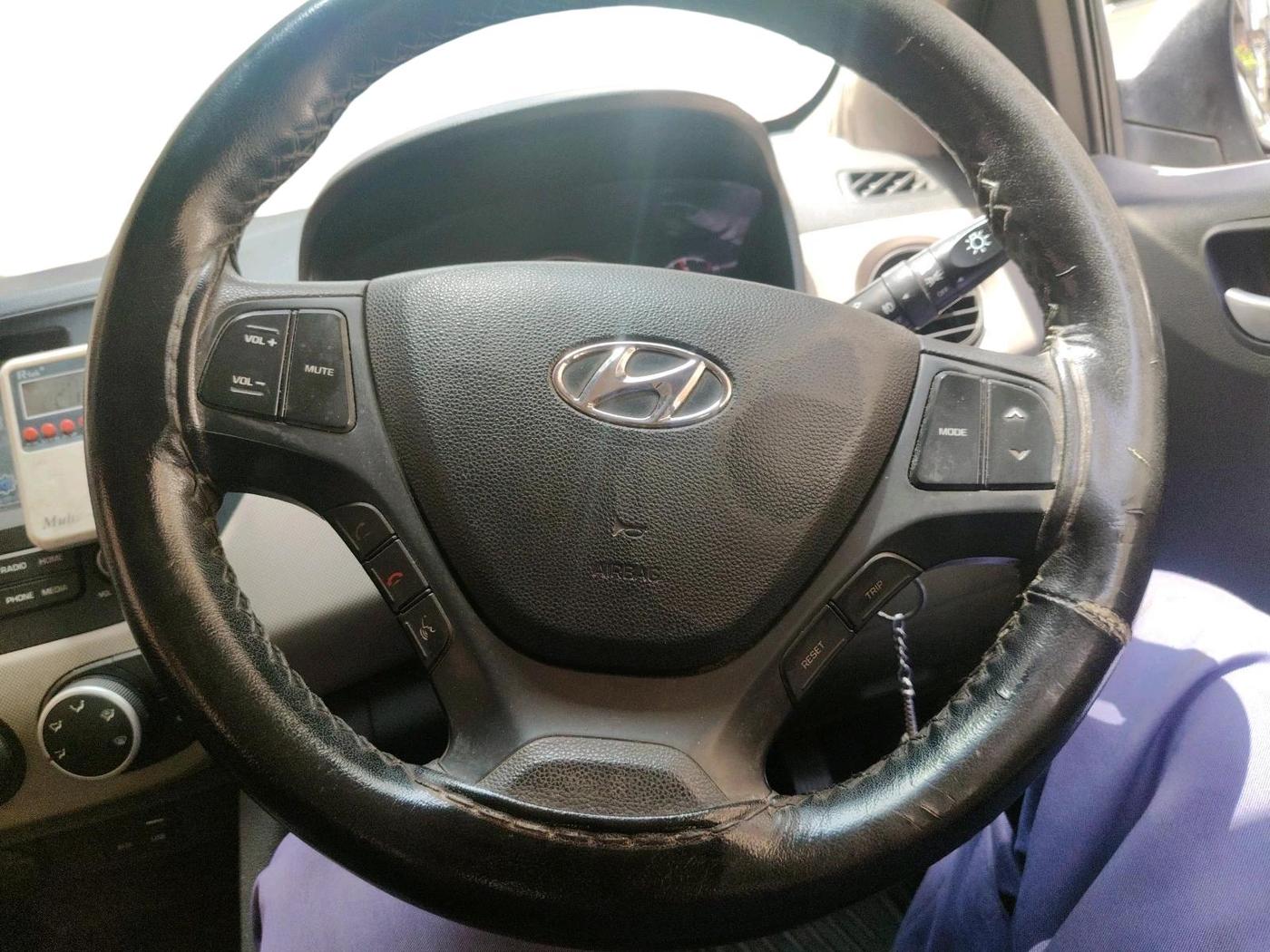 2017 Hyundai Grand i10 SPORTZ (O) 1.2 KAPPA VTVT, CNG, Manual, 85,855 km, interior
