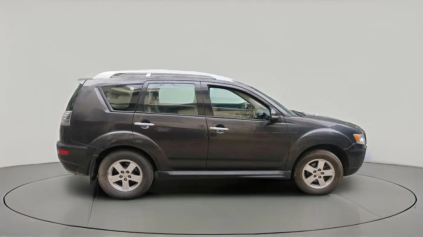 2011 Mitsubishi Outlander 2.4 MIVEC, Petrol, Automatic, 42,609 km, exterior