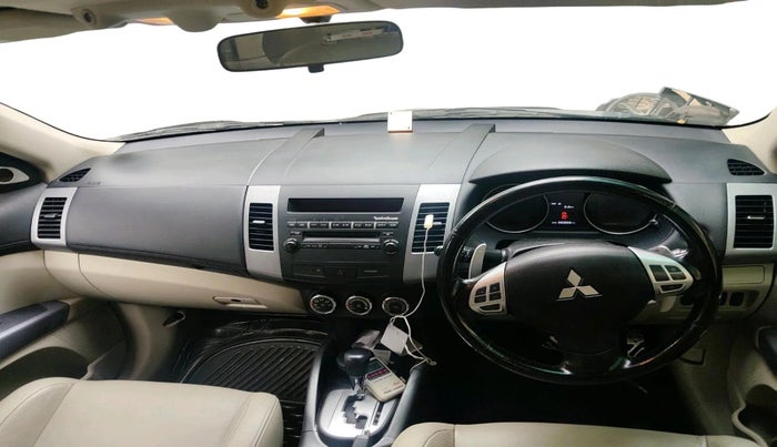 2011 Mitsubishi Outlander 2.4 MIVEC, Petrol, Automatic, 42,609 km, interior