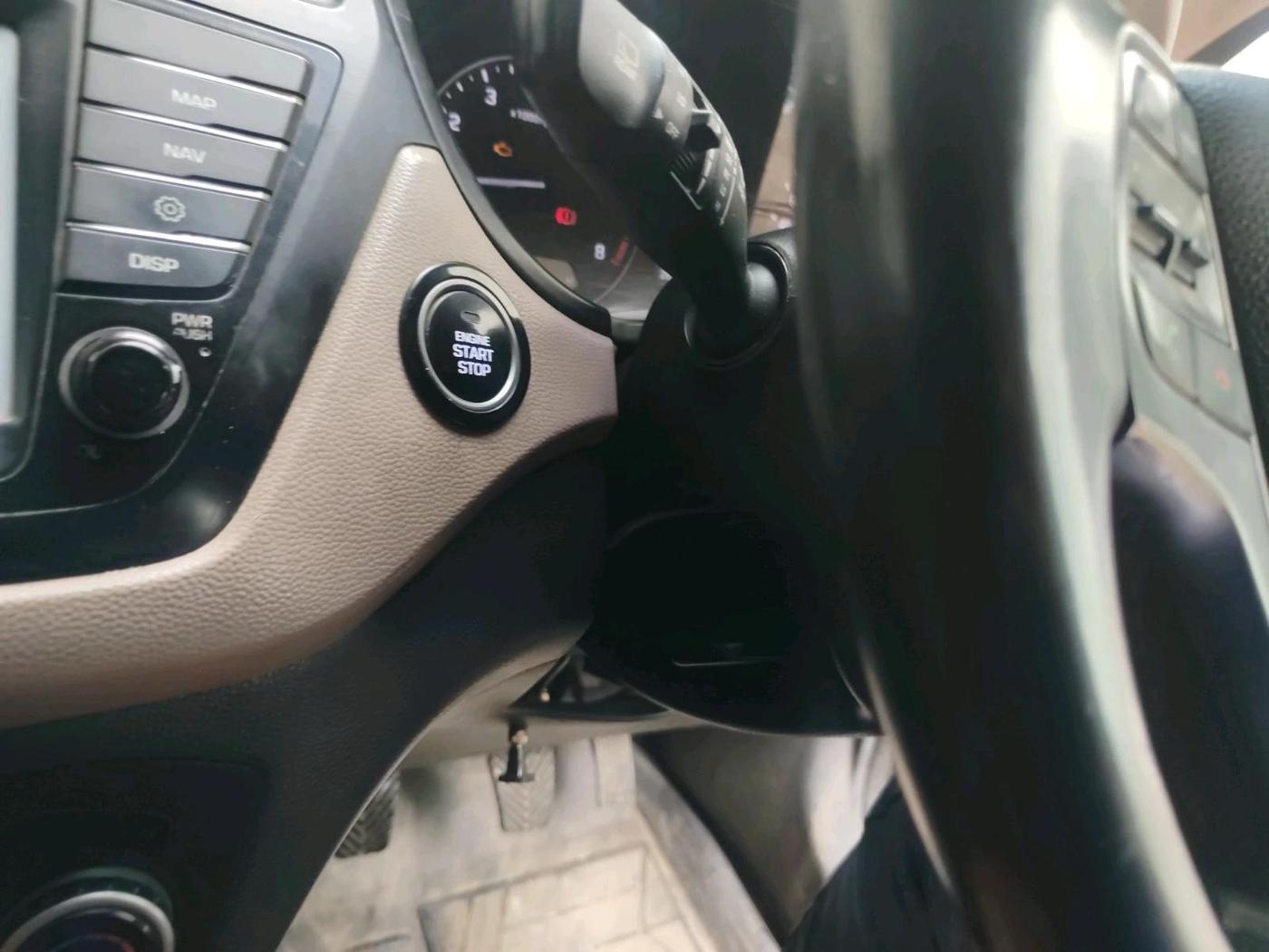 2016 Hyundai Elite i20 ASTA 1.2 (O), CNG, Manual, 61,881 km, interior
