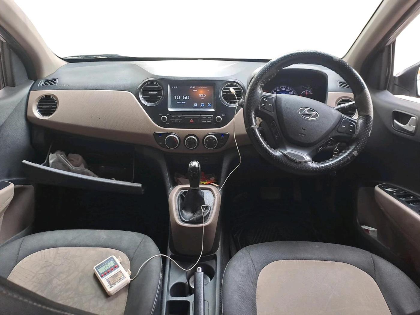 2017 Hyundai Grand i10 SPORTZ (O) AT 1.2 KAPPA VTVT, CNG, Automatic, 1,17,642 km, interior