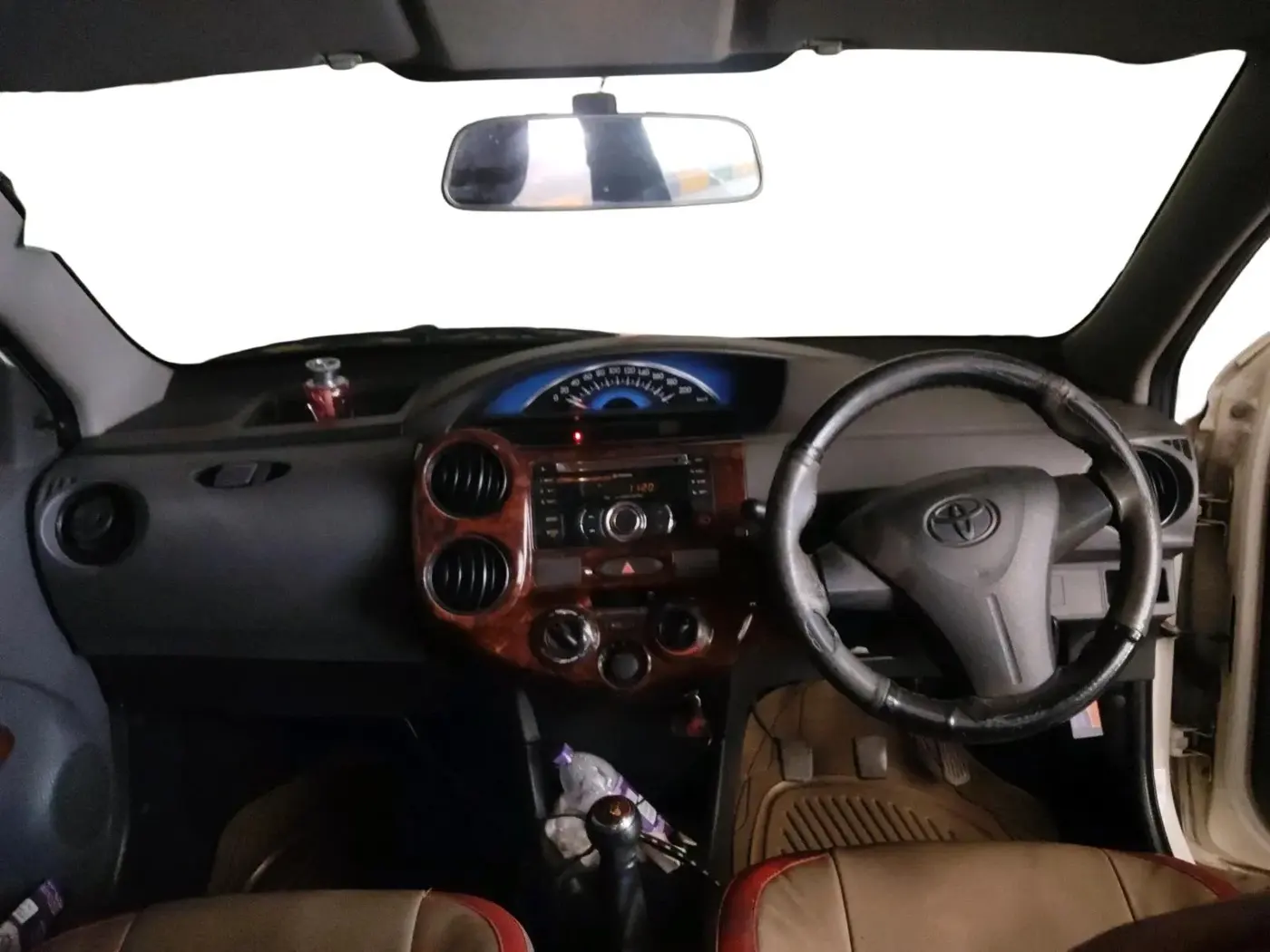 2013 Toyota Etios G, Petrol, Manual, 85,594 km, interior