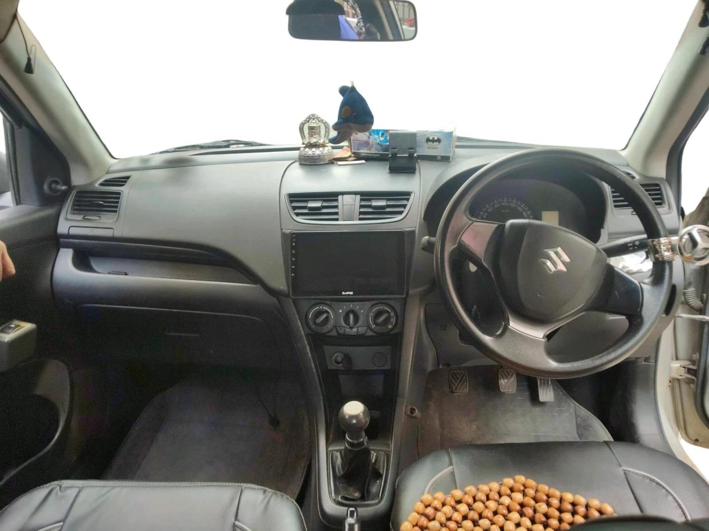 2011 Maruti Swift LXI, CNG, Manual, 82,660 km, interior