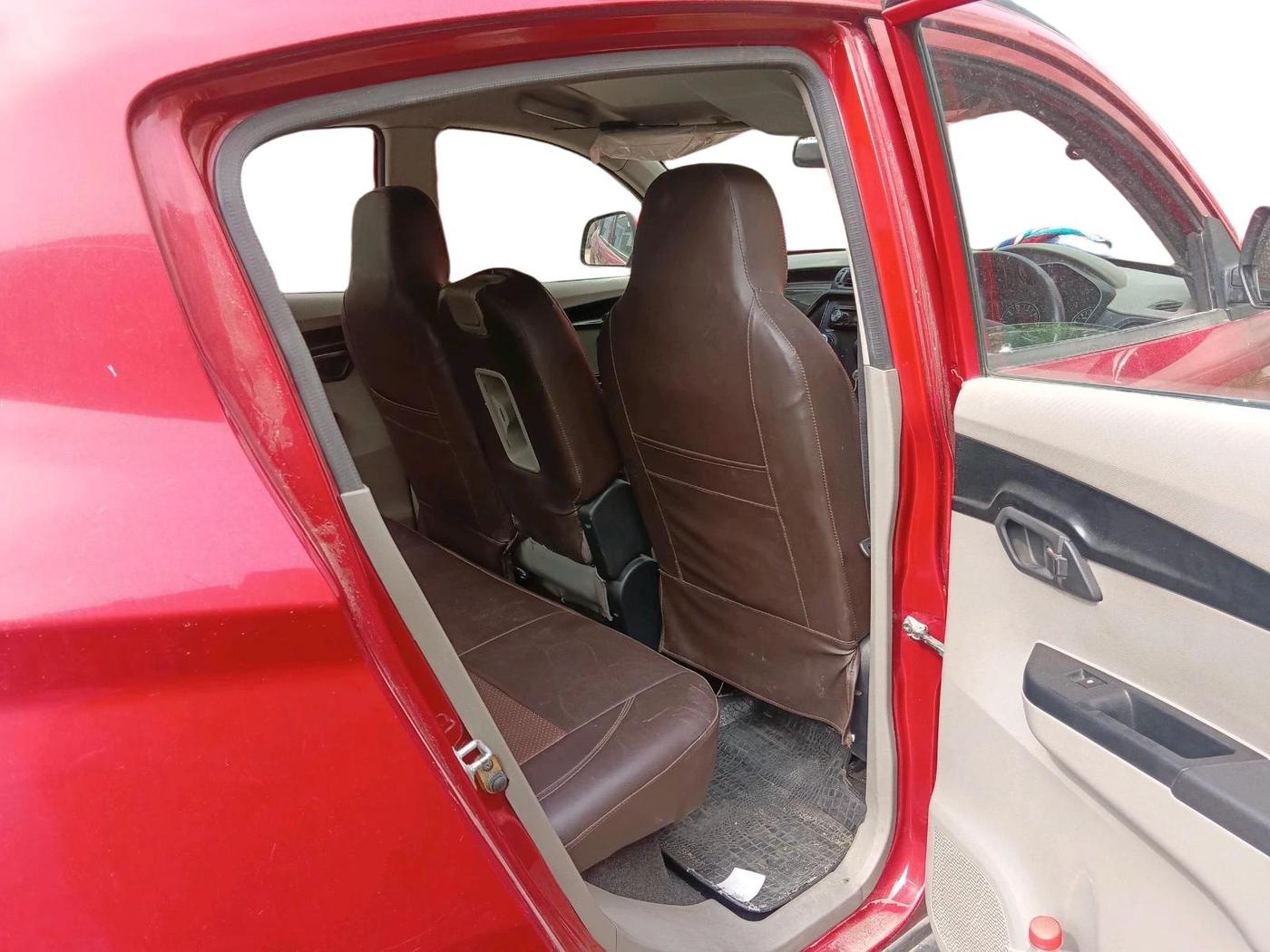 2017 Mahindra Kuv100 K4 D 6 STR, Diesel, Manual, 49,376 km, interior