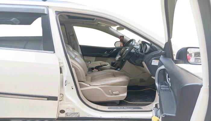 2017 Mahindra XUV500 W10 AT, Diesel, Automatic, 1,17,312 km, interior