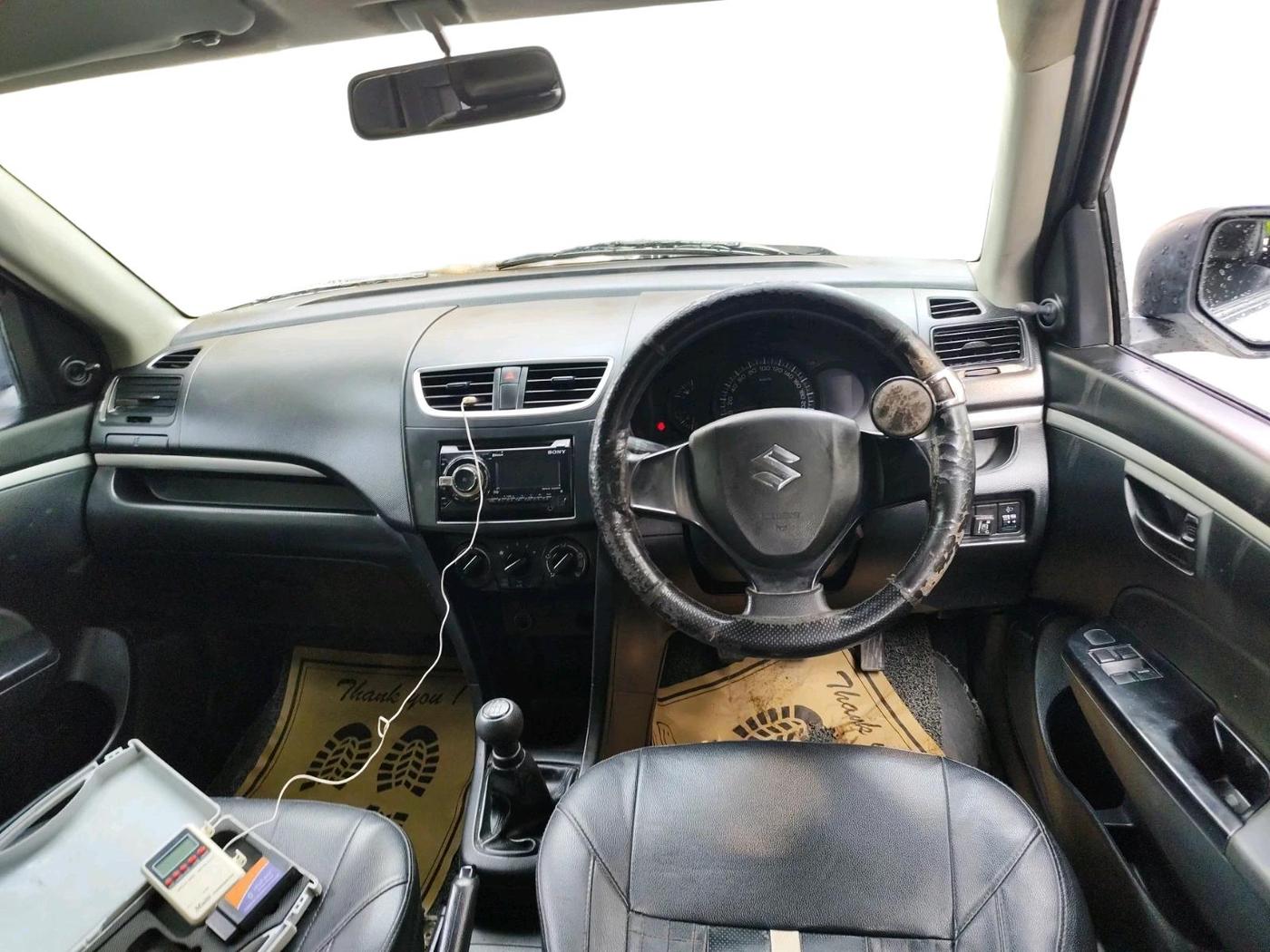 2017 Maruti Swift LXI (O), CNG, Manual, 69,027 km, interior