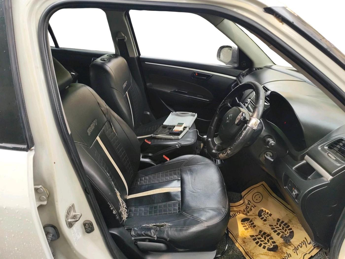 2017 Maruti Swift LXI (O), CNG, Manual, 69,027 km, interior