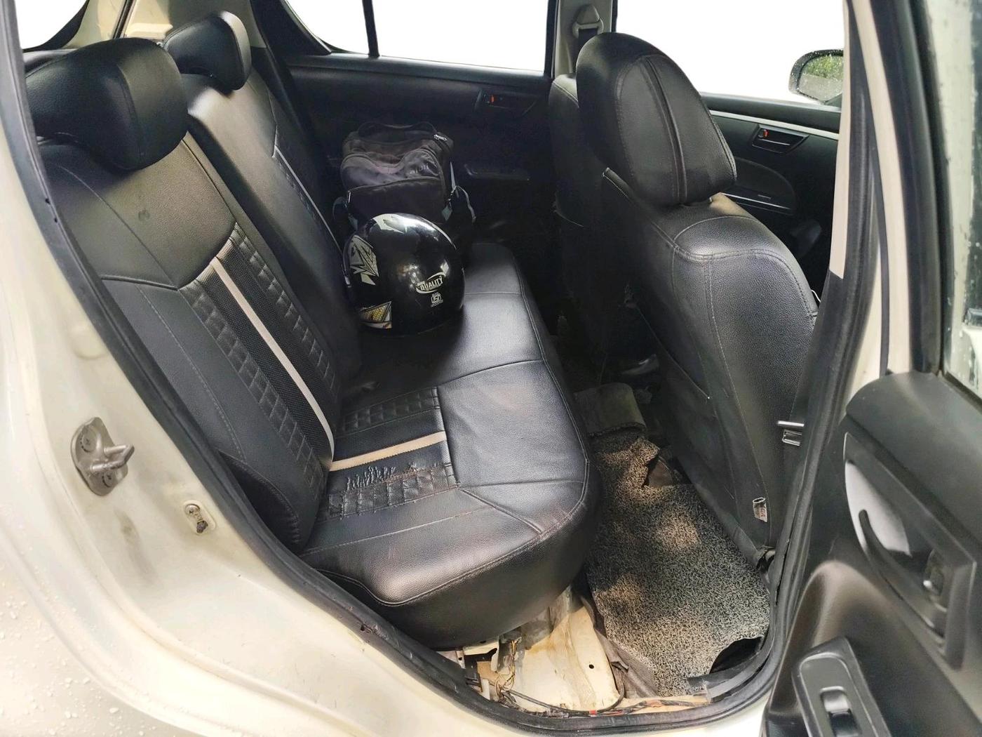 2017 Maruti Swift LXI (O), CNG, Manual, 69,027 km, interior