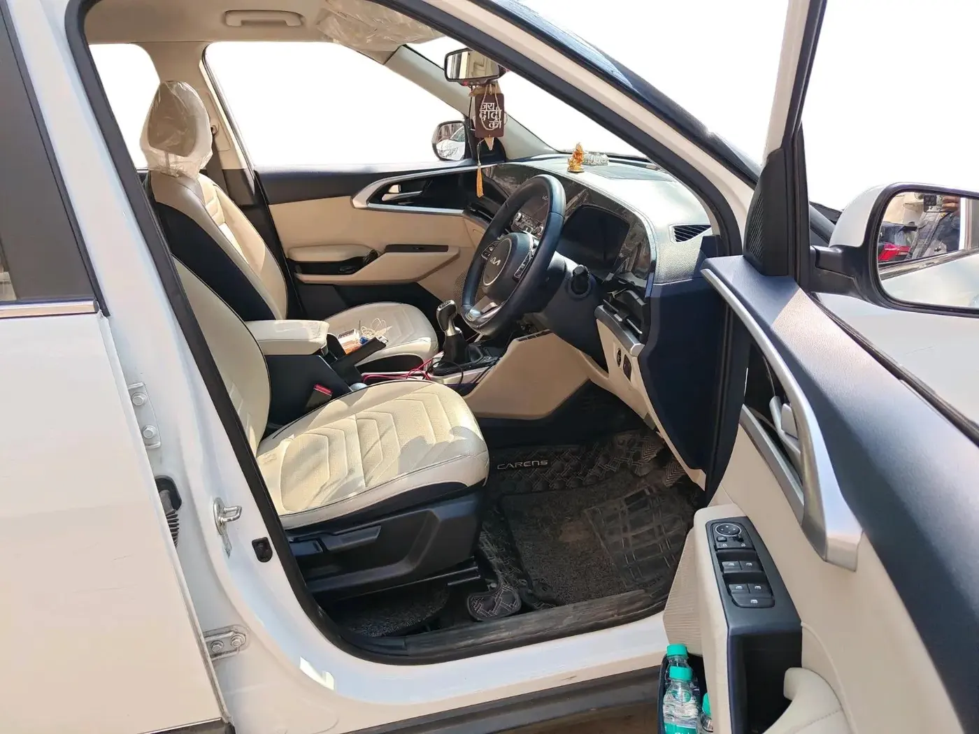 2022 KIA CARENS LUXURY 1.4 PETROL 7 STR, Petrol, Manual, 35,385 km, interior