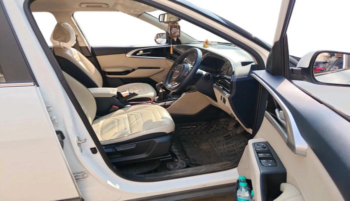 2022 KIA CARENS LUXURY 1.4 PETROL 7 STR, Petrol, Manual, 35,385 km, interior