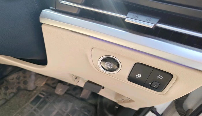 2022 KIA CARENS LUXURY 1.4 PETROL 7 STR, Petrol, Manual, 35,385 km, interior