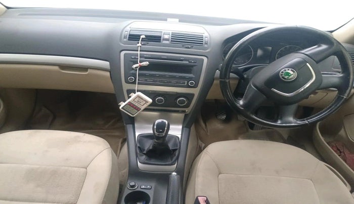 2011 Skoda Laura ACTIVE 1.8 TSI, Petrol, Manual, 48,887 km, interior