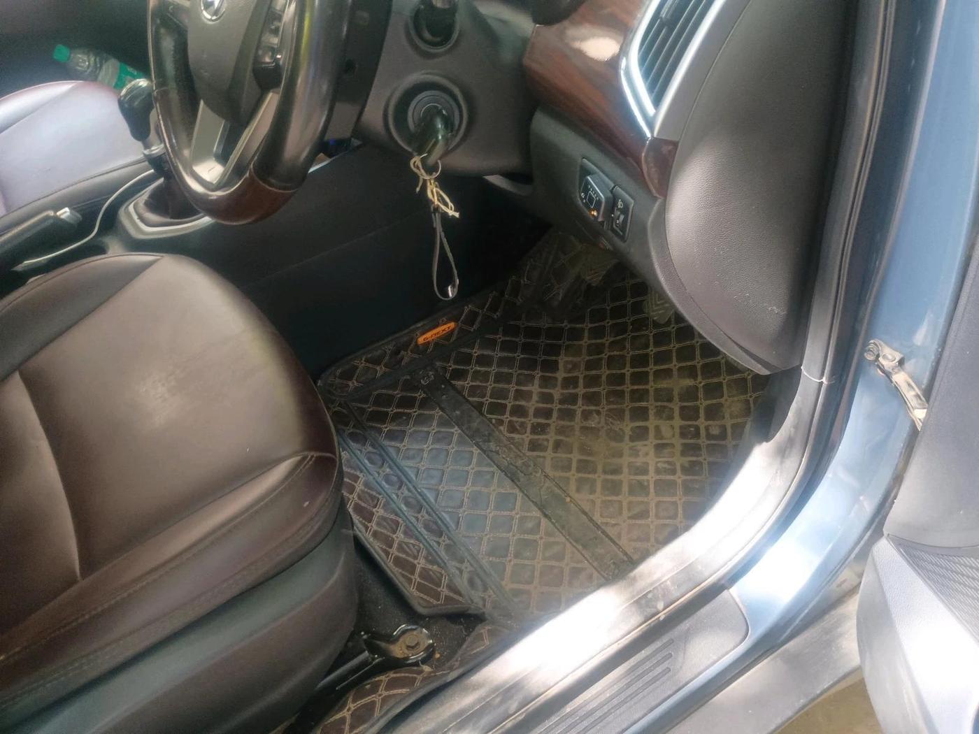 2018 Hyundai Creta E PLUS 1.6 PETROL, CNG, Manual, 1,17,138 km, interior