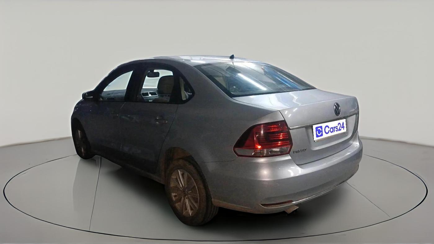 2015 Volkswagen Vento HIGHLINE 1.6 MPI, Petrol, Manual, 1,16,322 km, exterior