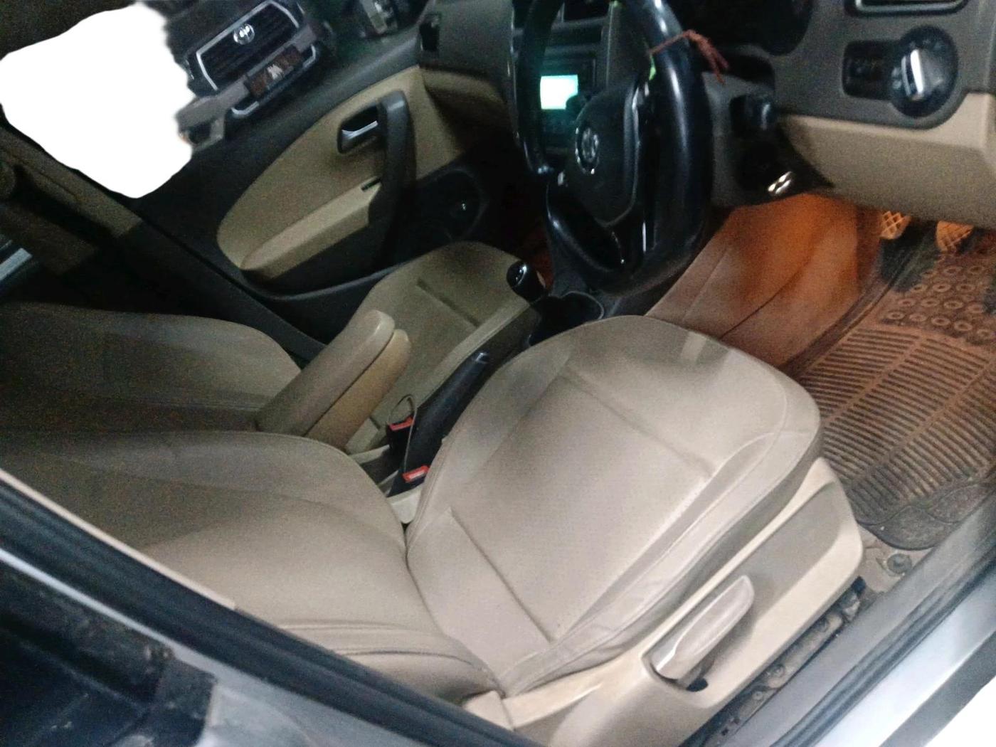 2015 Volkswagen Vento HIGHLINE 1.6 MPI, Petrol, Manual, 1,16,322 km, interior
