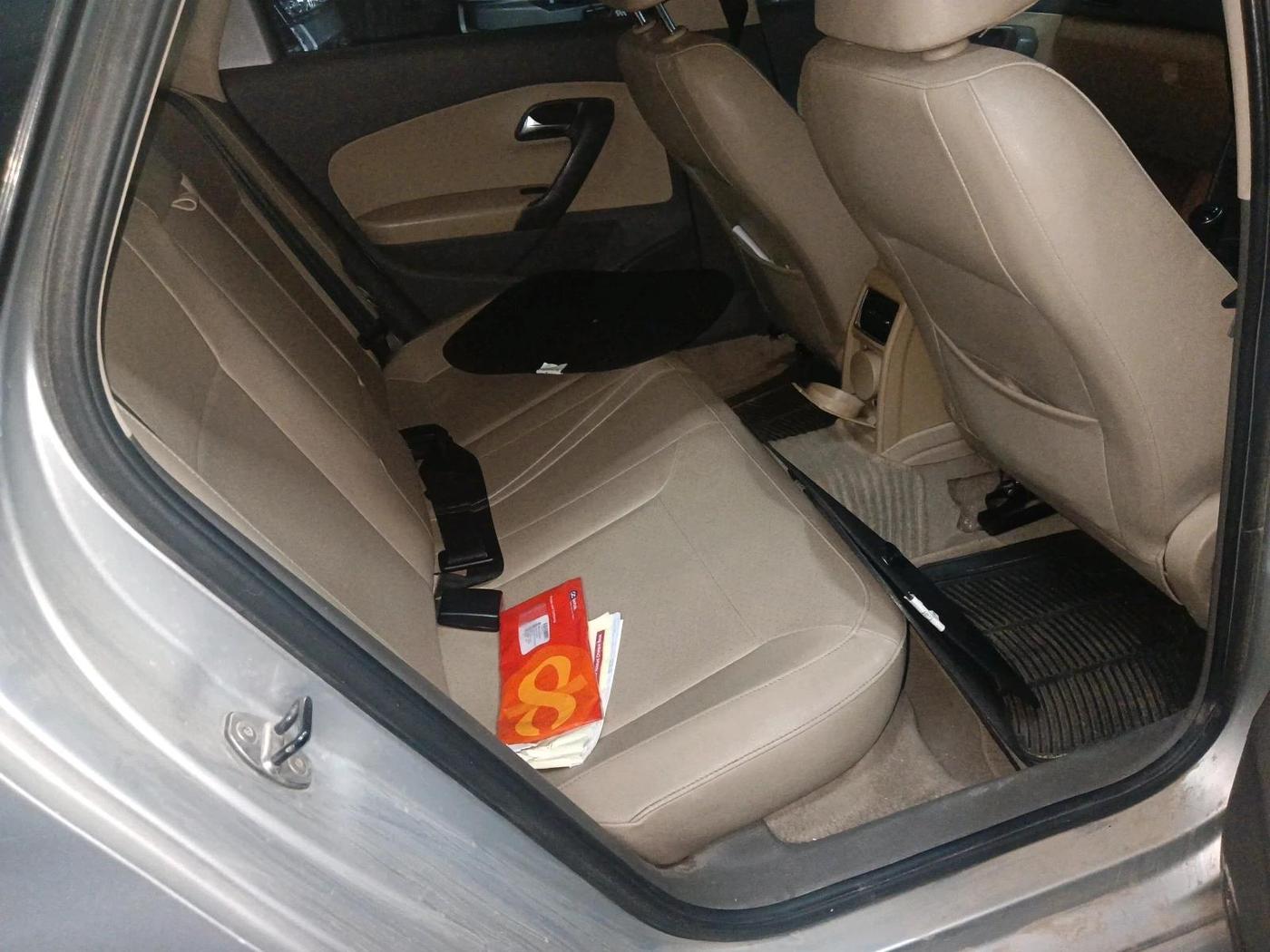 2015 Volkswagen Vento HIGHLINE 1.6 MPI, Petrol, Manual, 1,16,322 km, interior