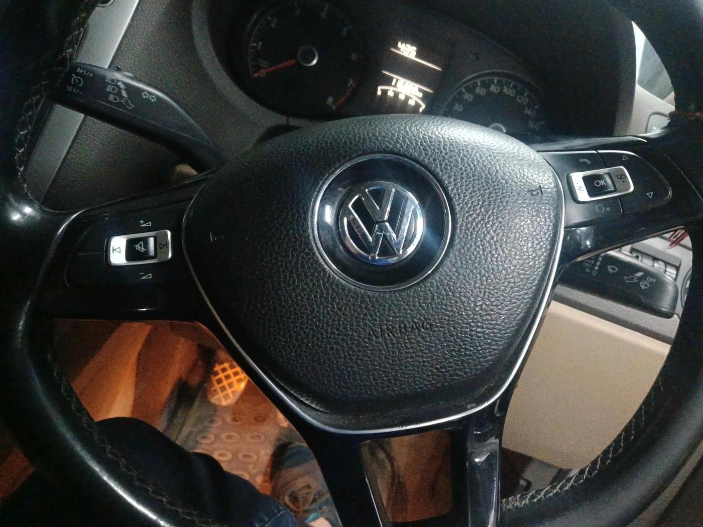 2015 Volkswagen Vento HIGHLINE 1.6 MPI, Petrol, Manual, 1,16,322 km, interior