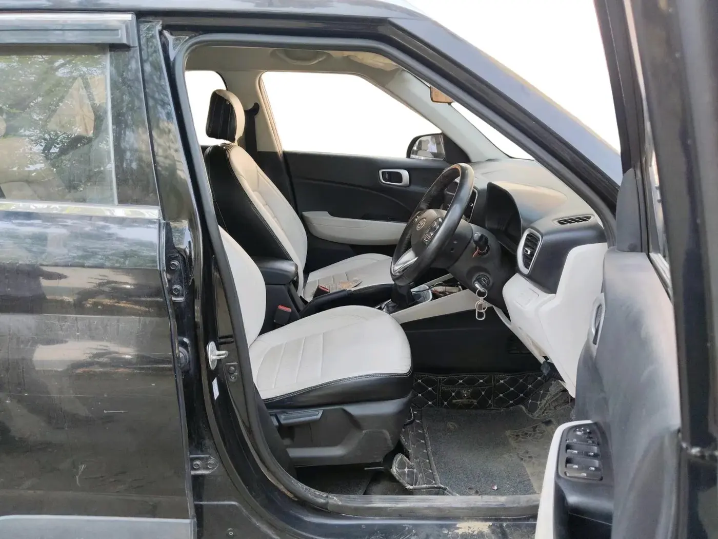 2023 Hyundai VENUE S(O) 1.2, Petrol, Manual, 32,084 km, interior