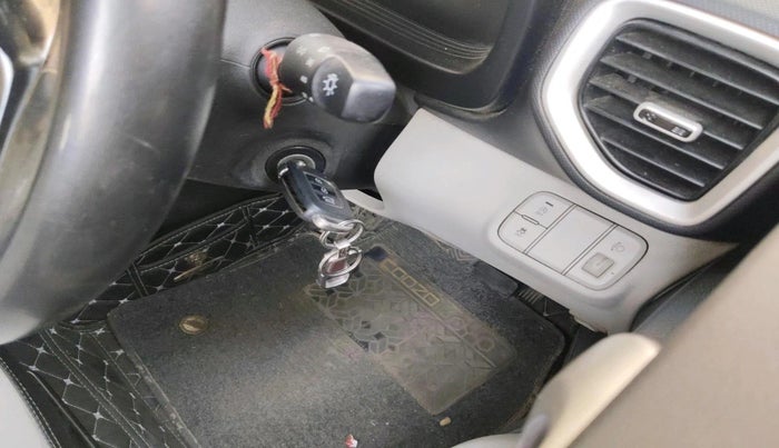 2023 Hyundai VENUE S(O) 1.2, Petrol, Manual, 32,084 km, interior