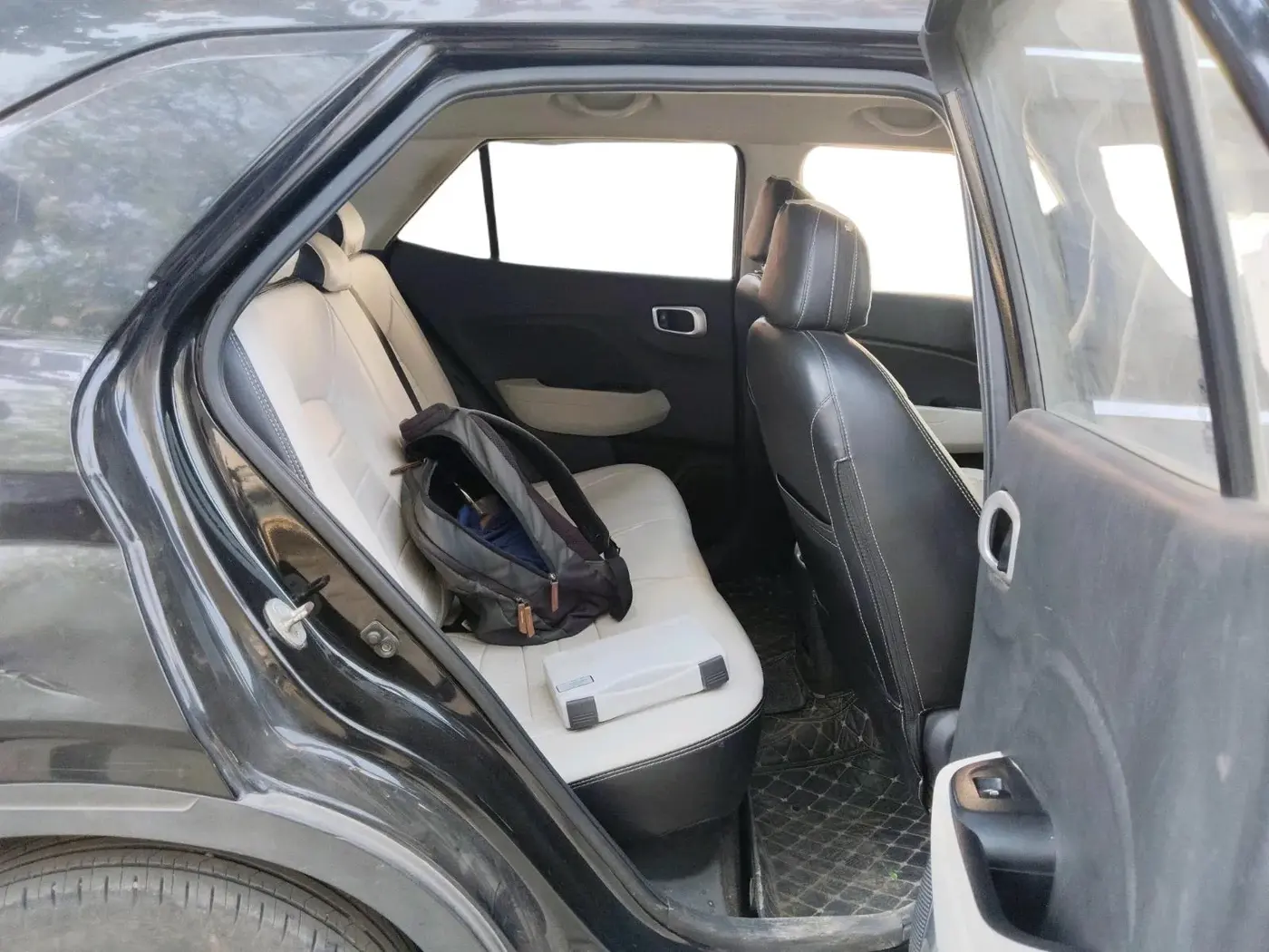 2023 Hyundai VENUE S(O) 1.2, Petrol, Manual, 32,084 km, interior