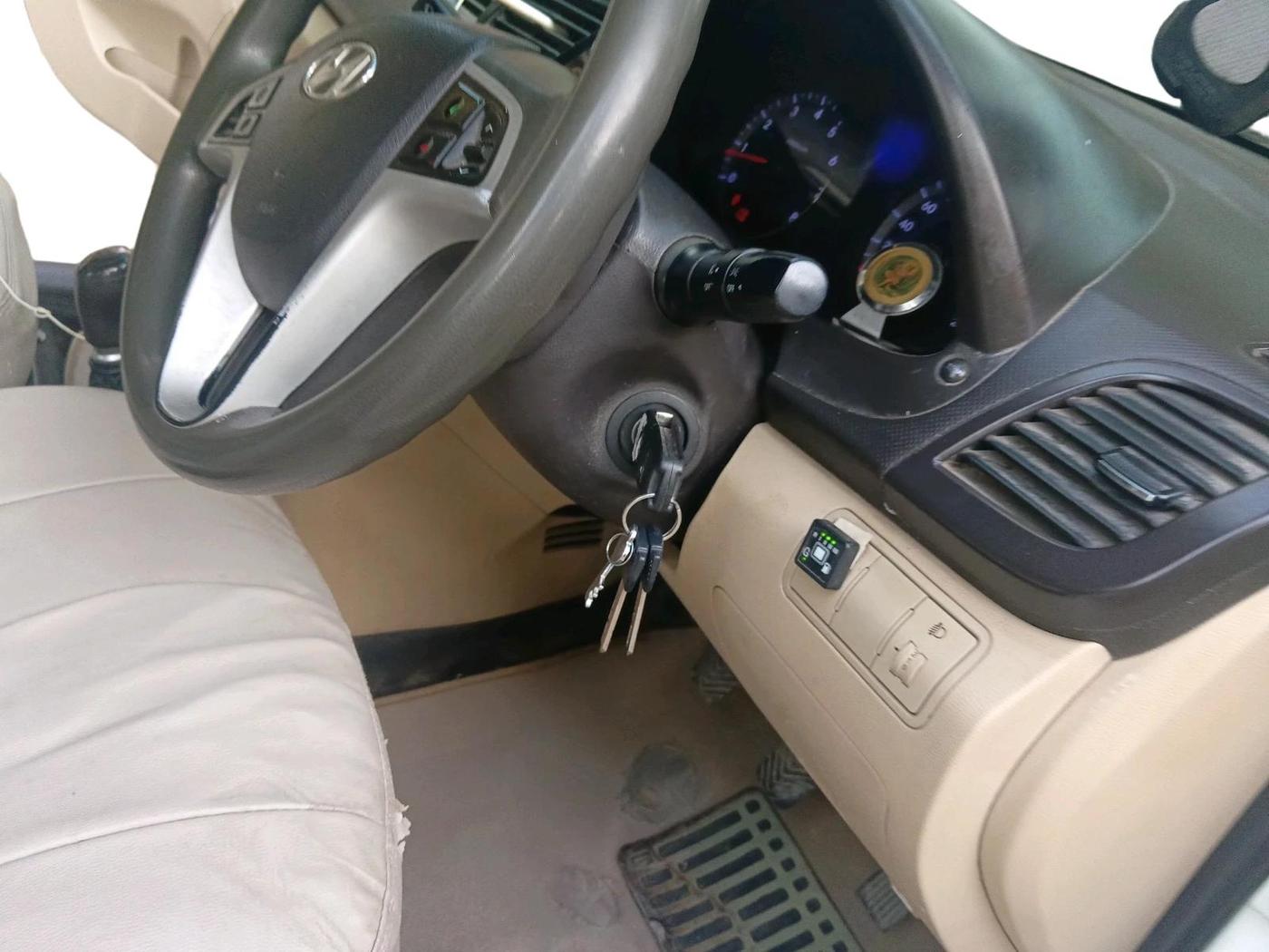 2012 Hyundai Verna FLUIDIC 1.6 VTVT EX, Petrol, Manual, 1,15,500 km, interior