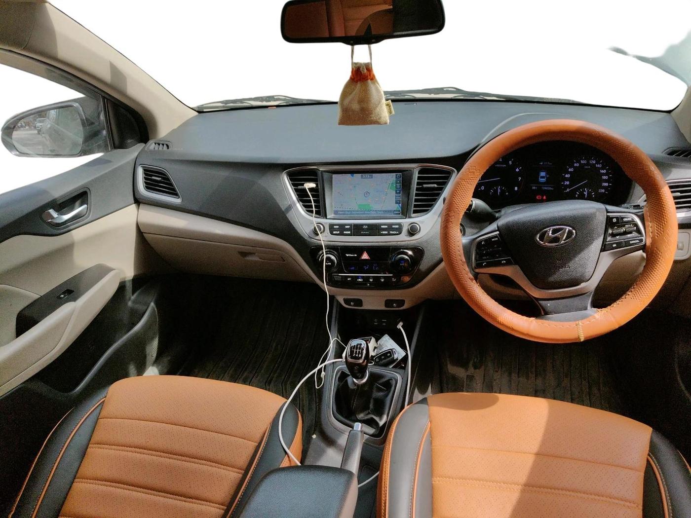 2018 Hyundai Verna 1.6 VTVT SX O, Petrol, Manual, 1,24,826 km, interior