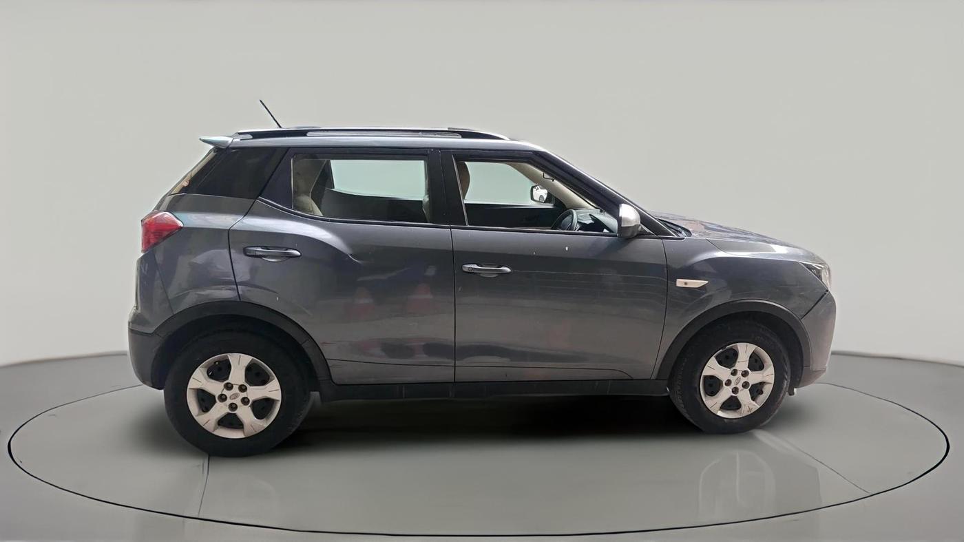 2021 Mahindra XUV300 W6 1.5 Diesel, Diesel, Manual, 49,708 km, exterior