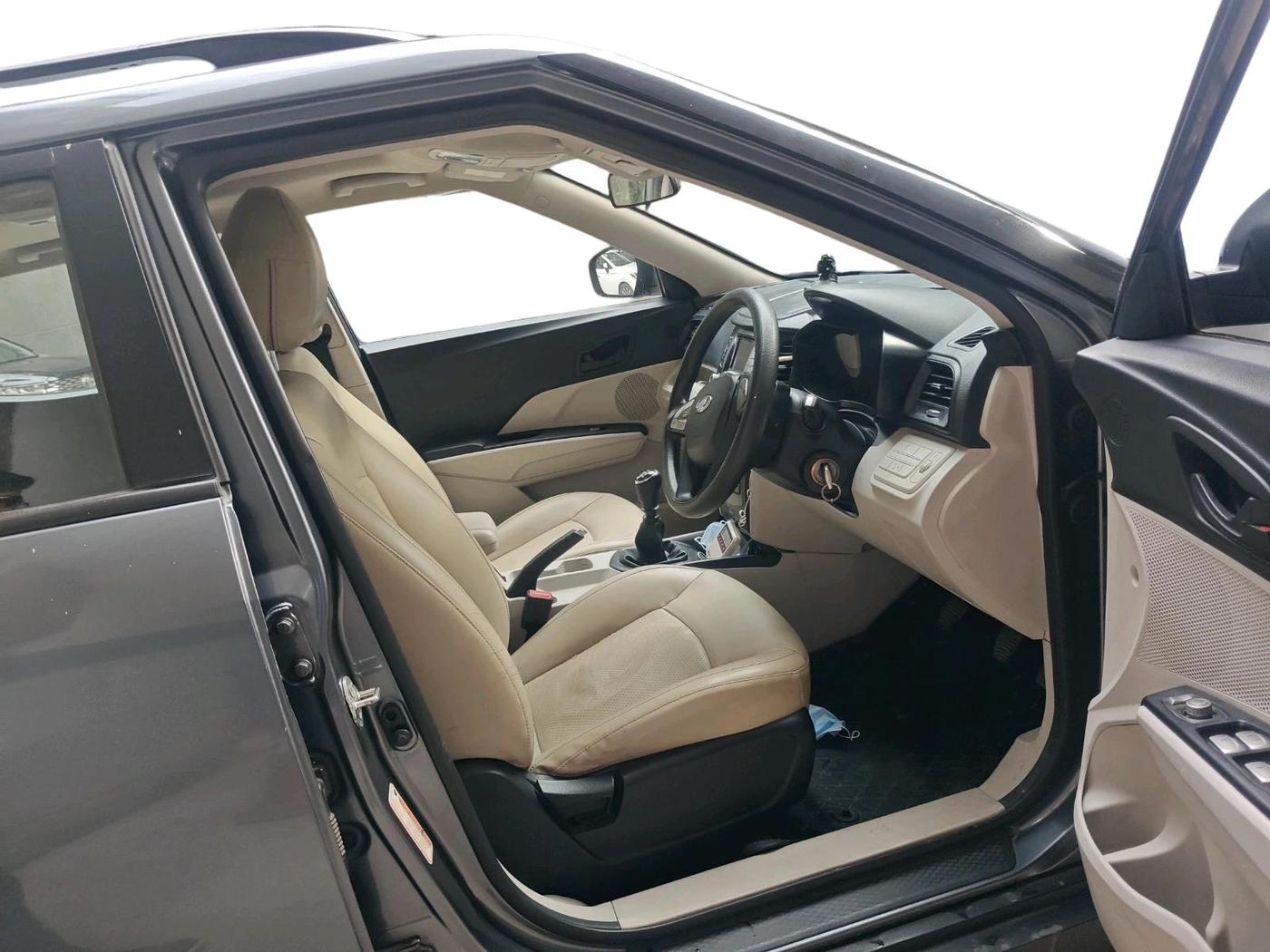 2021 Mahindra XUV300 W6 1.5 Diesel, Diesel, Manual, 49,708 km, interior