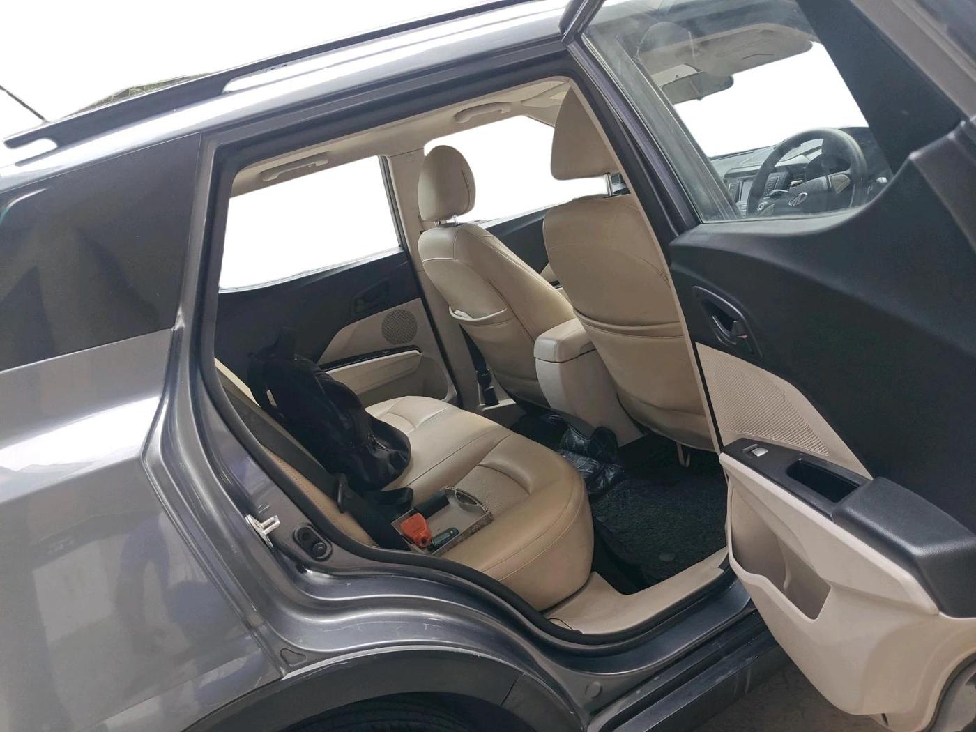 2021 Mahindra XUV300 W6 1.5 Diesel, Diesel, Manual, 49,708 km, interior