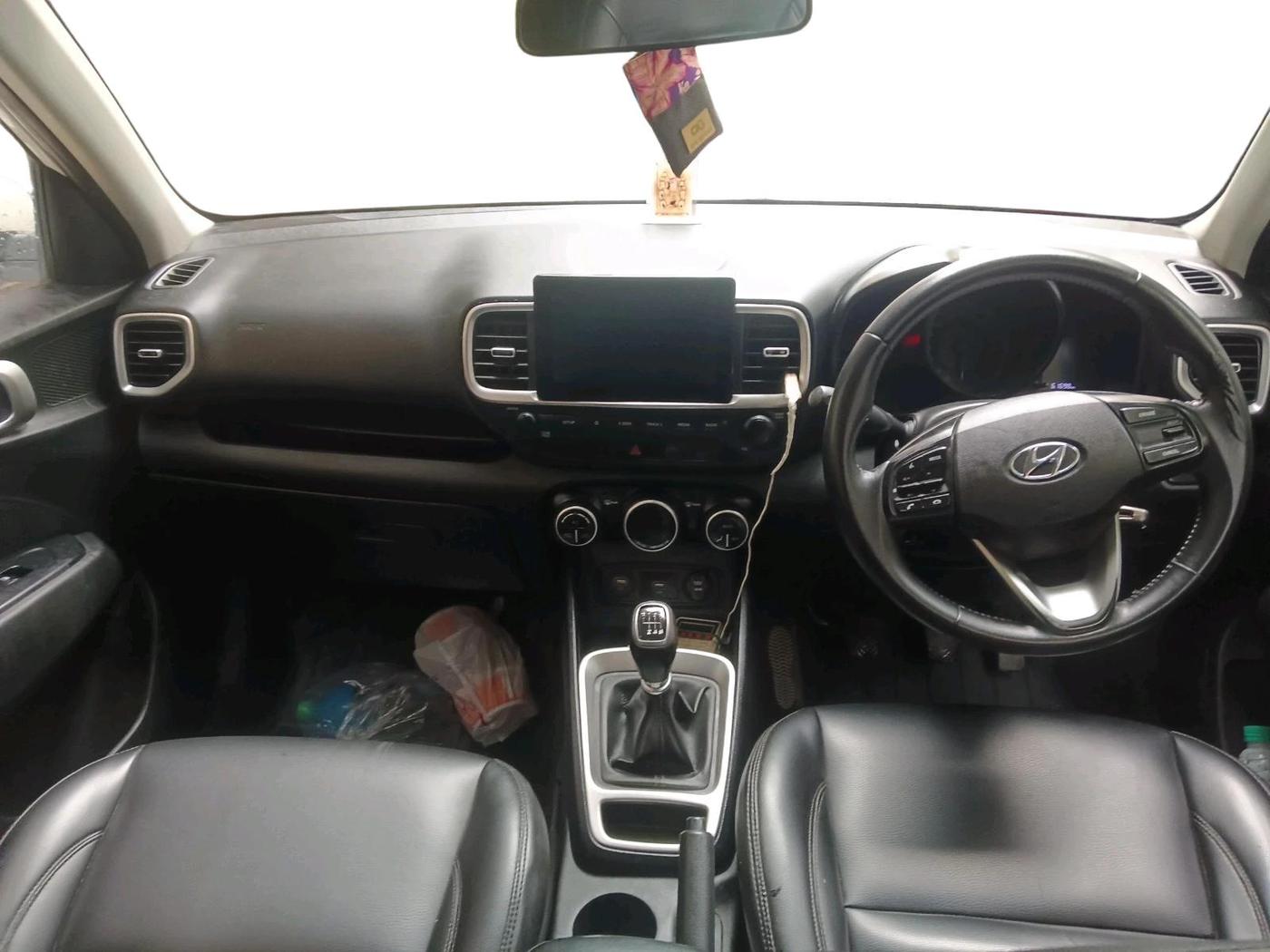 2019 Hyundai VENUE SX 1.0 TURBO, Petrol, Manual, 61,698 km, interior