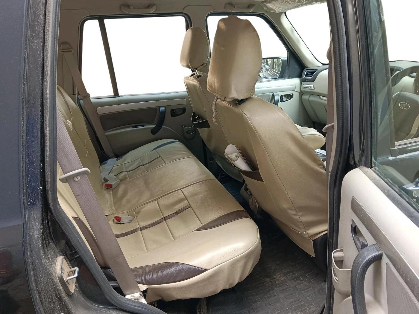 2017 Mahindra Scorpio S10 1.99 INTELLI-HYBRID, Diesel, Manual, 74,725 km, interior