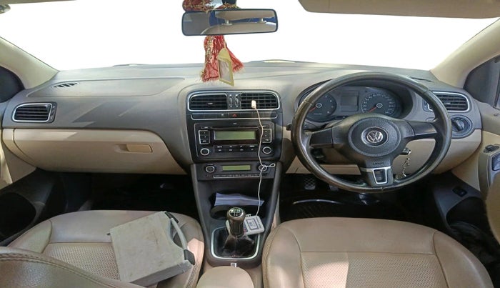 2011 Volkswagen Vento HIGHLINE 1.6 MPI, Petrol, Manual, 1,43,429 km, interior