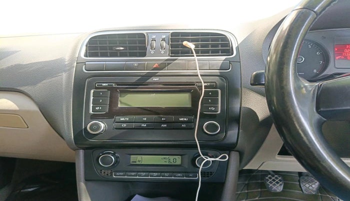 2011 Volkswagen Vento HIGHLINE 1.6 MPI, Petrol, Manual, 1,43,429 km, interior